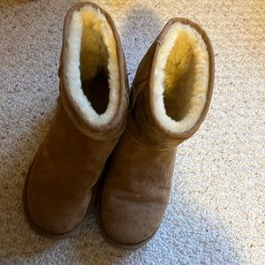 Authentic UGG Short Boot - Chestnut